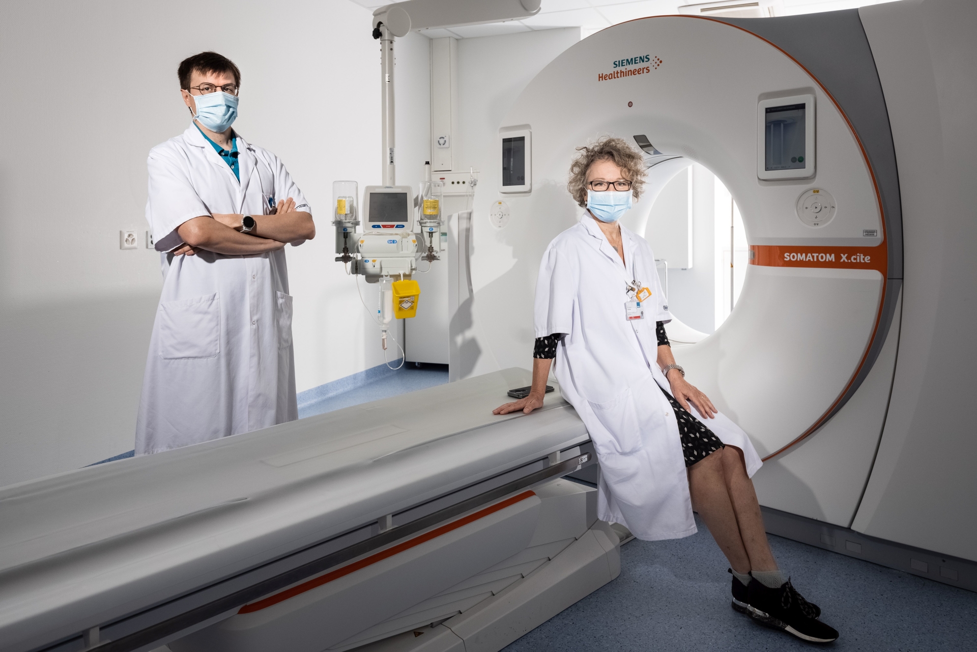 Les radiologues Karen Kinkel et Julien Cohen, respectivement spécialistes du sein et du thorax, dirigent le Service d'imagerie médicale de l'hôpital de La Chaux-de-Fonds.