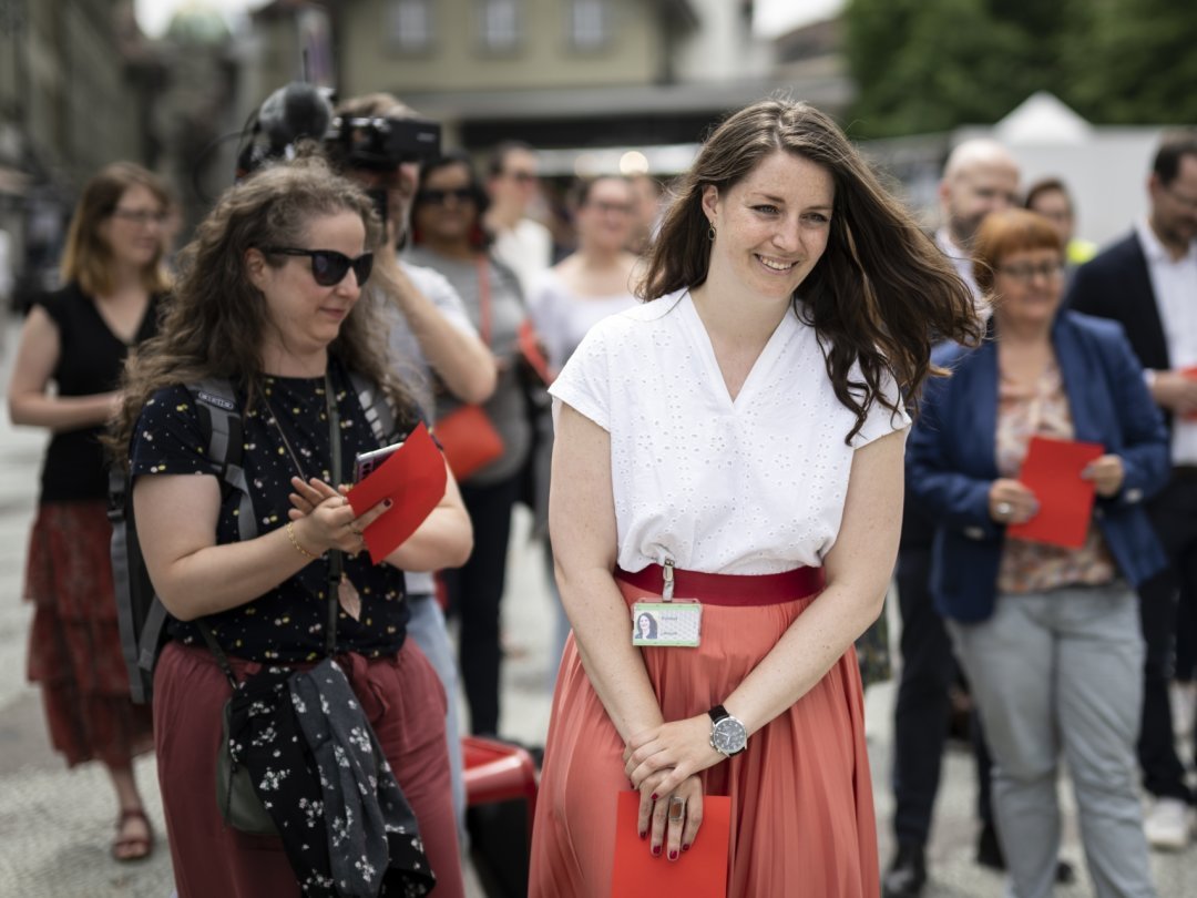 Pour la présidente de Santé sexuelle Suisse (SSCH) Léonore Porchet, ici en juin à Berne lors d'une manifestation pour le droit des femmes à l'autodétermination, la mention de l'IVG dans le droit pénal  "donne un signal totalement erroné et contribue à la stigmatisation".